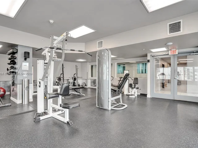 275 NE 18th St # 06, Miami FL 33132