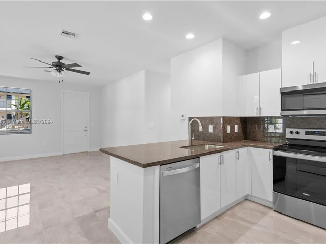 5750 SW 44TH STREET # 101, Davie FL 33314