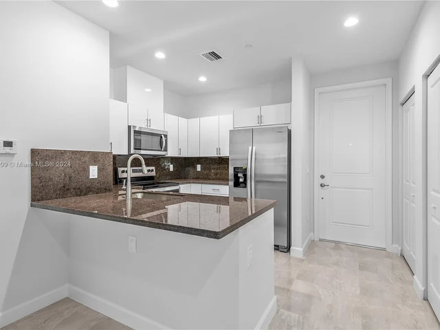 5750 SW 44TH STREET # 101, Davie FL 33314