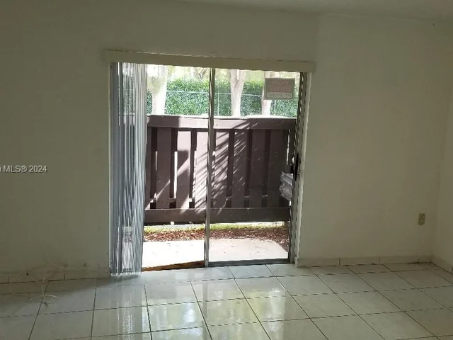 10832 N Kendall Dr # U1, Miami FL 33176