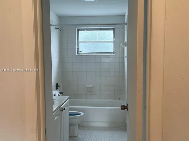 9375 Fontainebleau Blvd # L223, Miami FL 33172