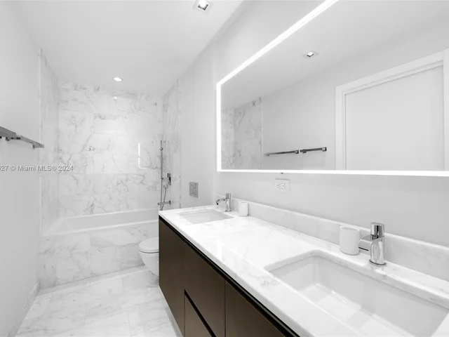 1451 Brickell Ave # 2701, Miami FL 33131