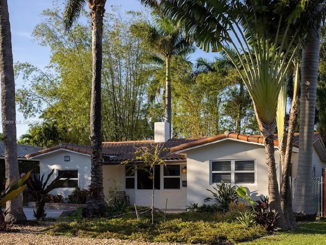 1025 Lincoln St, Hollywood FL 33019