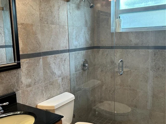 1025 Lincoln St, Hollywood FL 33019