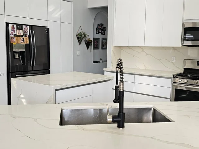 2172 NW 139th Ter, Pembroke Pines FL 33028