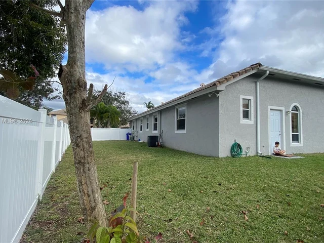 2172 NW 139th Ter, Pembroke Pines FL 33028