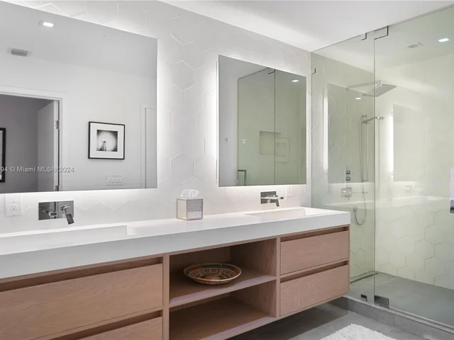 6103 Aqua Ave # 1004, Miami Beach FL 33141