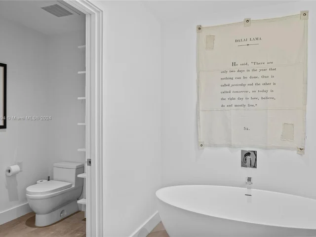 6103 Aqua Ave # 1004, Miami Beach FL 33141