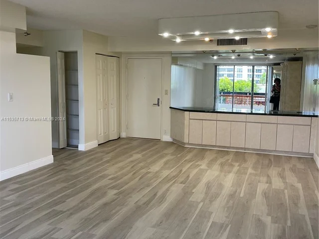 3530 Mystic Pointe Dr # 414, Aventura FL 33180