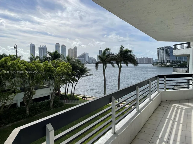 3530 Mystic Pointe Dr # 414, Aventura FL 33180