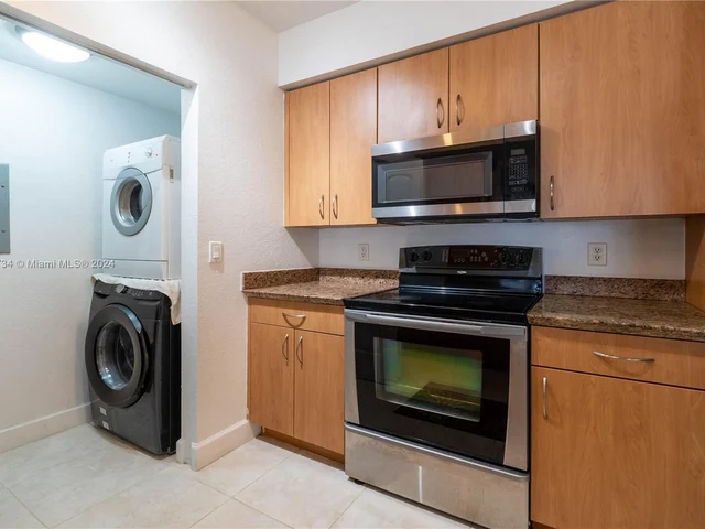 1830 Radius Dr # 905, Hollywood FL 33020