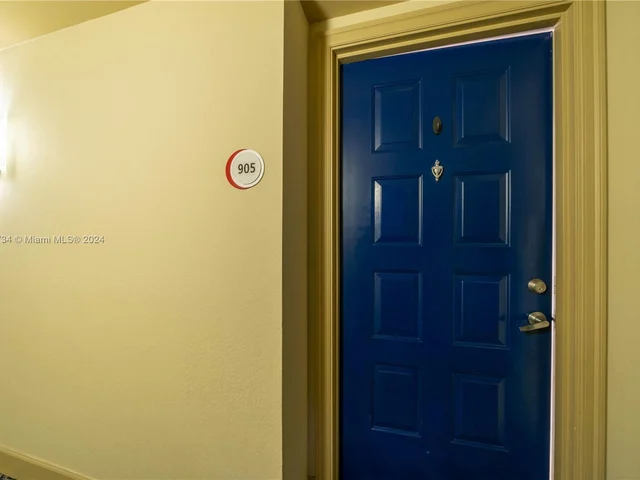 1830 Radius Dr # 905, Hollywood FL 33020