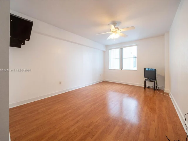 1830 Radius Dr # 905, Hollywood FL 33020