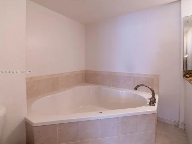 1830 Radius Dr # 905, Hollywood FL 33020