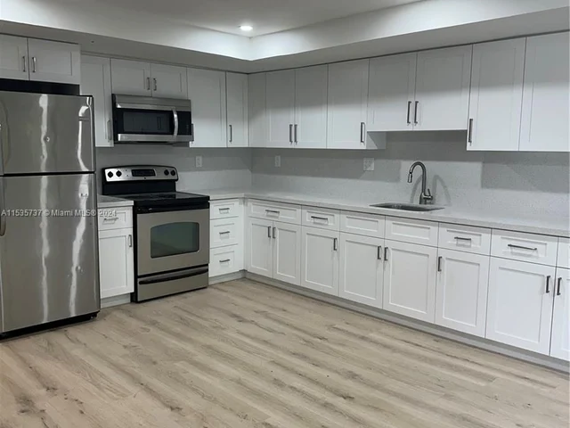 860 NW 18th Pl, Miami FL 33125