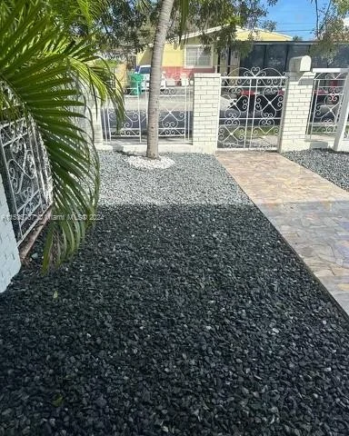 860 NW 18th Pl, Miami FL 33125