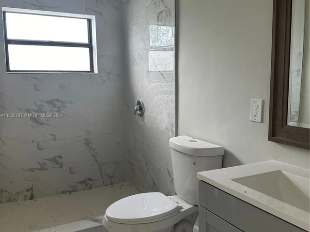 860 NW 18th Pl, Miami FL 33125