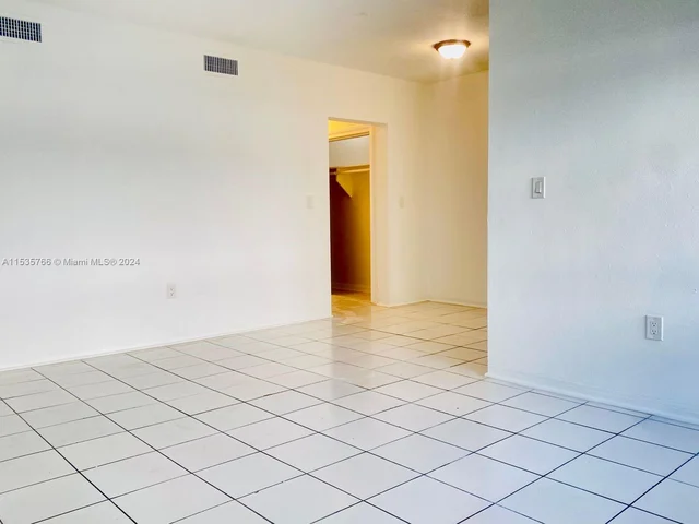 7291 Gary Ave # 8, Miami Beach FL 33141