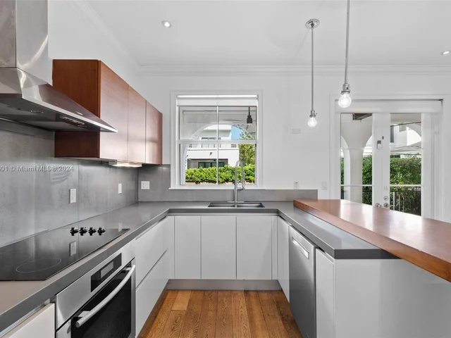 464 Fernwood Rd # B, Key Biscayne FL 33149