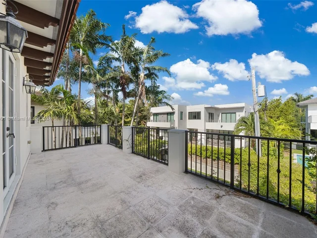 464 Fernwood Rd # B, Key Biscayne FL 33149