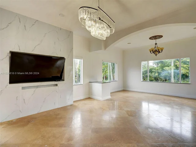 361 NE 116th St, Miami FL 33161