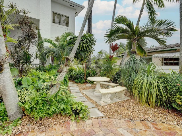 361 NE 116th St, Miami FL 33161