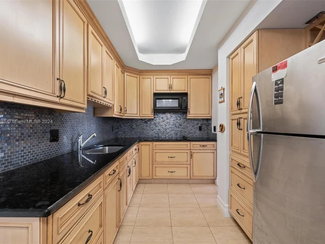 2841 NE 163rd St # 106, North Miami Beach FL 33160