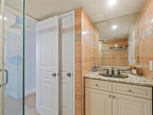 2841 NE 163rd St # 106, North Miami Beach FL 33160