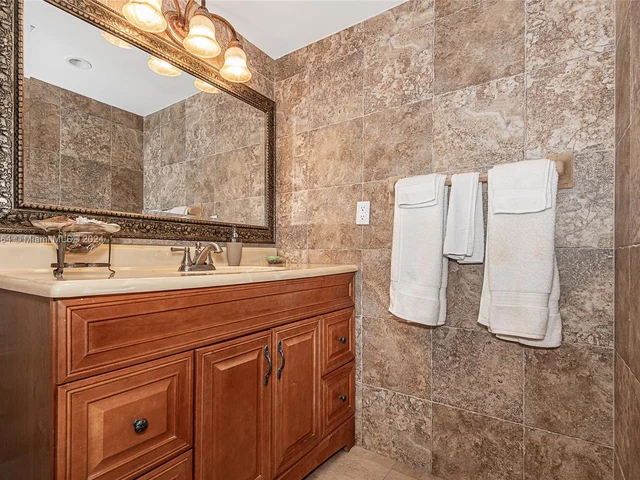 1160 Hillsboro Mile # 904, Hillsboro Beach FL 33062