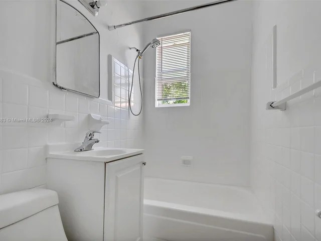 315 W 28th St # 7, Miami Beach FL 33140