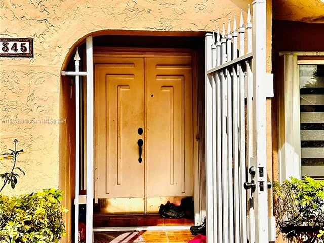 10345 NW 127th St, Hialeah Gardens FL 33018