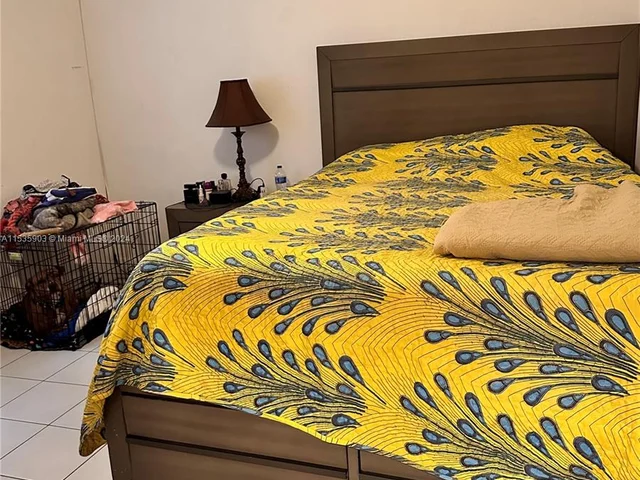 10345 NW 127th St, Hialeah Gardens FL 33018