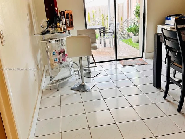 10345 NW 127th St, Hialeah Gardens FL 33018