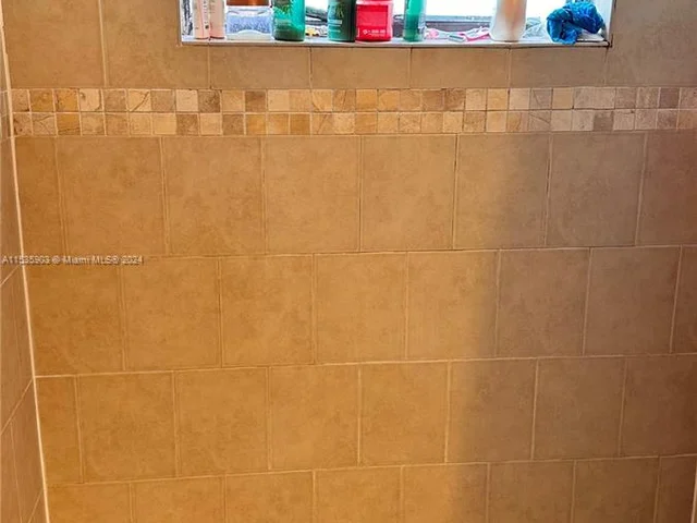 10345 NW 127th St, Hialeah Gardens FL 33018