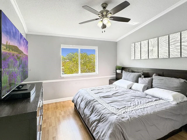 7910 NW 7th St # 203, Pembroke Pines FL 33024