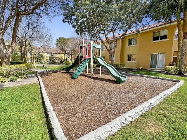 7910 NW 7th St # 203, Pembroke Pines FL 33024