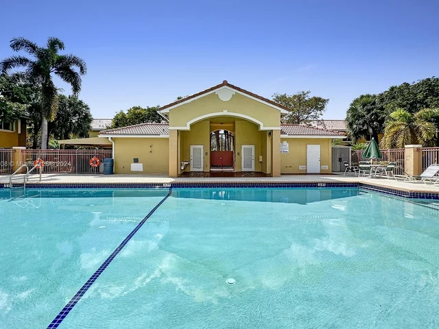 7910 NW 7th St # 203, Pembroke Pines FL 33024