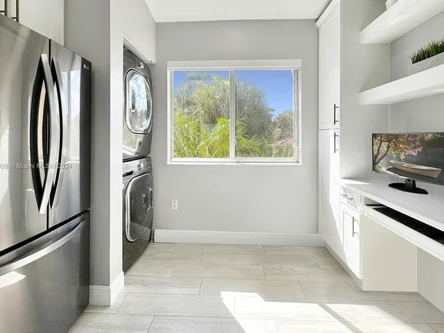 7910 NW 7th St # 203, Pembroke Pines FL 33024