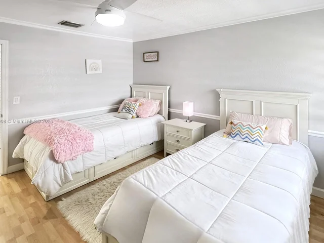 7910 NW 7th St # 203, Pembroke Pines FL 33024