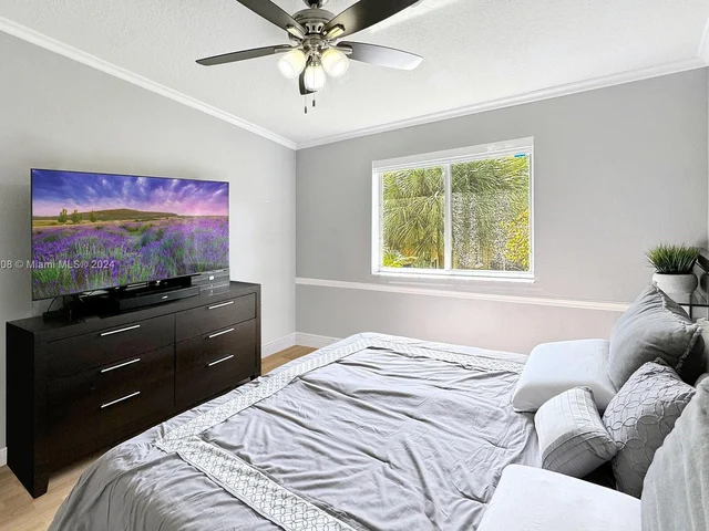 7910 NW 7th St # 203, Pembroke Pines FL 33024