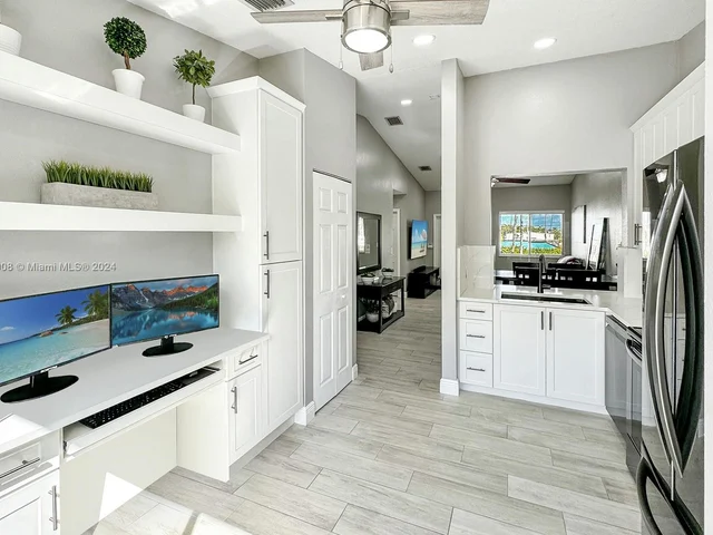 7910 NW 7th St # 203, Pembroke Pines FL 33024