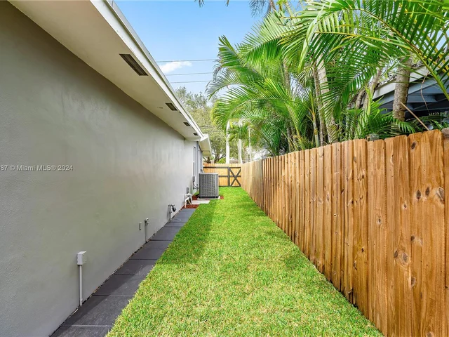 3674 Riverland Rd, Fort Lauderdale FL 33312