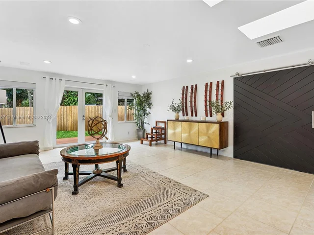 3674 Riverland Rd, Fort Lauderdale FL 33312