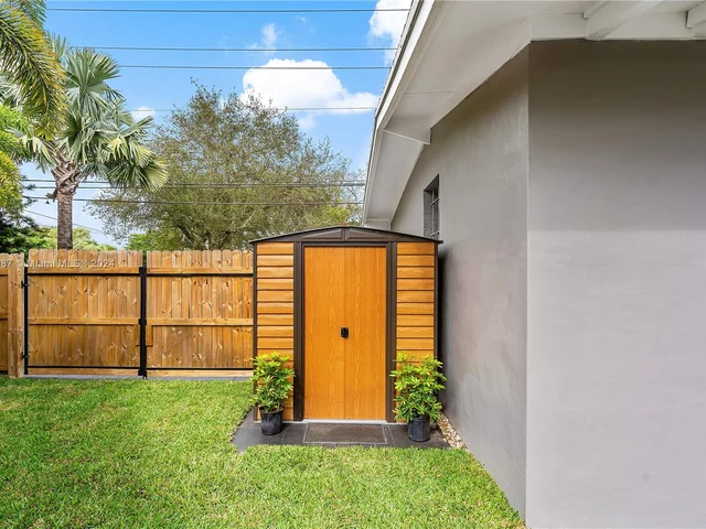 3674 Riverland Rd, Fort Lauderdale FL 33312