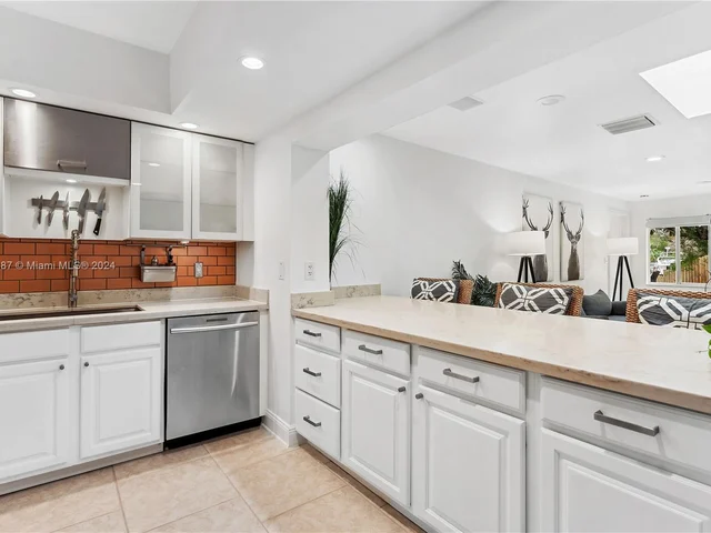 3674 Riverland Rd, Fort Lauderdale FL 33312