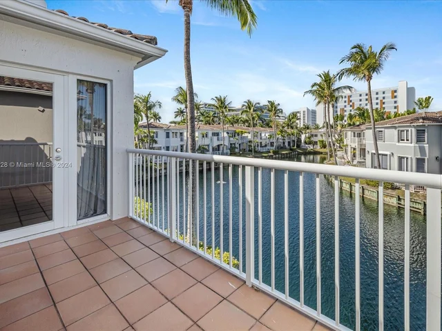 20760 NE 30th Pl, Aventura FL 33180