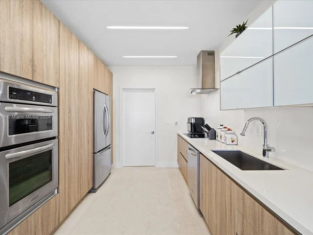 20760 NE 30th Pl, Aventura FL 33180