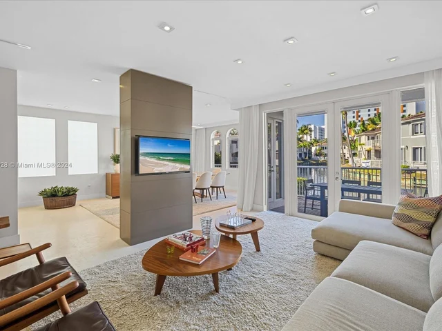 20760 NE 30th Pl, Aventura FL 33180