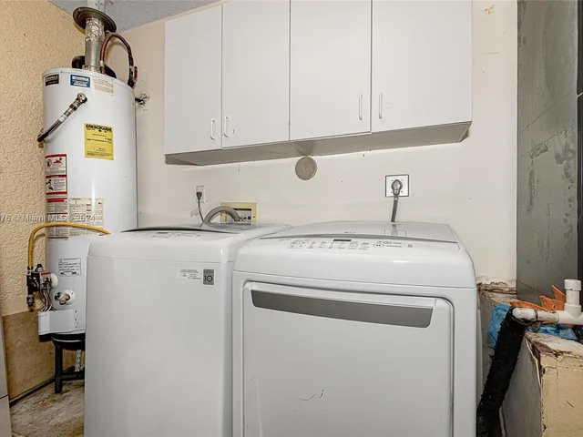 15718 SW 80th Ln, Miami FL 33193