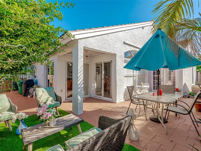 15718 SW 80th Ln, Miami FL 33193